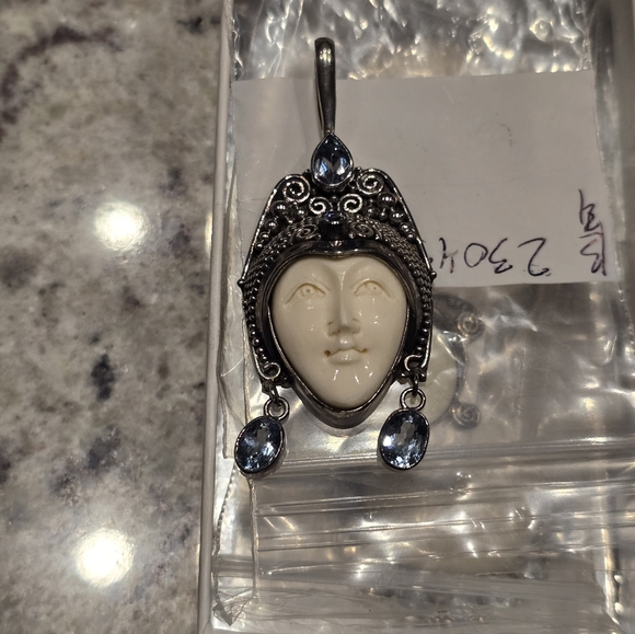 Bali Silver Pendant Necklace with Aquamarine Stones - Picture 14 of 14